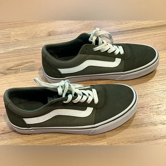 Womens Vans, size 8, color Olive, (Suede/Canvas) - Picture 3 of 12